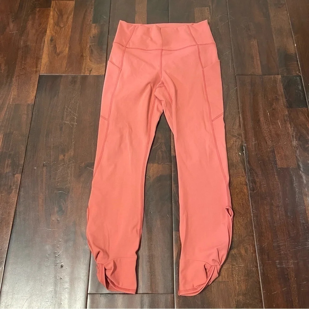Fabletics PureLuxe Women’s S Pinkish Capri Leggings Yoga Pants Pockets Keyhole